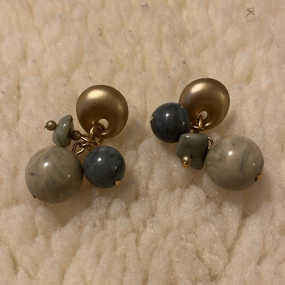 Cute and funky earrings with marble colored round beads and featuring a unique a - Picture 16 of 16